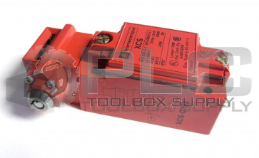 NEW TELEMECANIQUE SAFETY LIMIT SWITCH INTERLOCK MODEL XCS-C703