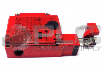 TELEMECANIQUE XCS-E7333 110/120V SAFETY INTERLOCK SWITCH IEC947-5-1 EN60947-5-1