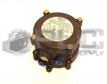 NEW DWYER EXPLOSION PROOF DIFFERENTIAL PRESSURE SWITCH 195020-2F