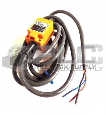 OMRON TL-N5ME1 200MA 10-30VDC PROXIMITY SWITCH TLN5ME1