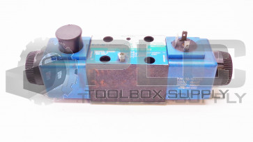 VICKERS DG4V-3S-6C-M-U-B5-60 SOLENOID VALVE 02-109824 W/2 02-101726 4 WAY 120VAC