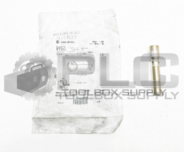 NEW ALLEN BRADLEY 872C-A5N18-N3 INDUCTIVE PROXMITY SWITCH