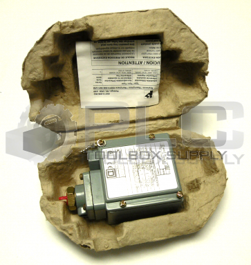 NEW SQUARE D 9012-GBW2 /SER C PRESSURE SWITCH