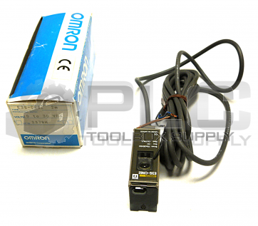 NEW OMRON E3S-CR62 PHOTOELECTRIC CLEAR MATERIAL W/CABLE