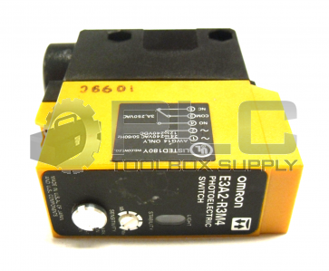 NEW OMRON E3A2-R3M4  PHOTOELECTRIC SENSOR 