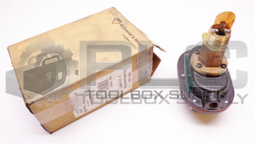 NEW MCDONNELL & MILLER FS7-4W FLOW SWITCH 1-1/4 NPT 120201