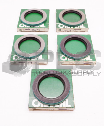 LOT OF 5 NEW CR SERVICES CR 25074 OIL SEAL