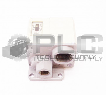 NEW SMC IS3000-02 PRESSURE SWITCH 