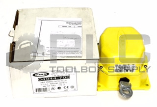NEW REES 04944-700 CABLE OPERATED SWITCH 