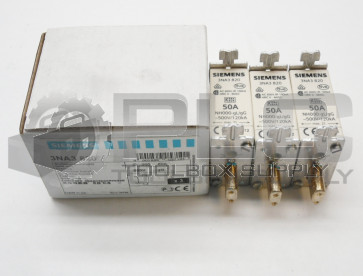 BOX OF 3 NEW SIEMENS 3NA3 820 LV HRC FUSE LINK WITH BLADE CONTACTS