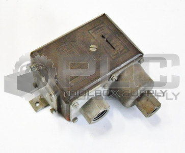 SQUARE D 9012-FLG4 PRESSURE SWITCH RANGE 0-40 DIFF 3-17 600VAC MAX / 9012 FLG4
