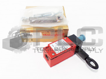 NEW HONEYWELL CLSB8T CABLE PULL LIMIT SWITCH 