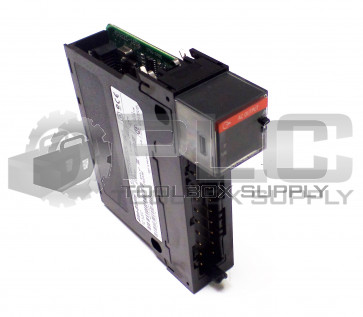 ALLEN BRADLEY 1756-OA8E /A  OUTPUT MODULE 1756-0A8E