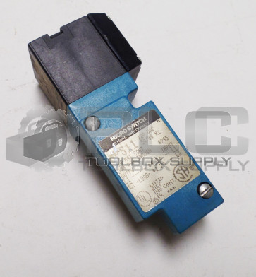  MICRO SWITCH MPL2 WITH A MPS11 120 VAC 50/60 Hz