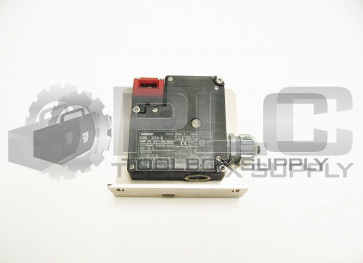 OMRON D4NL-2CFA-B GUARD LOCK SAFETY DOOR SWITCH D4NL2CFAB