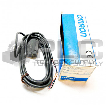 NEW OMRON E3V3-R81 PHOTOELECTRIC 
