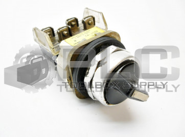 ALLEN BRADLEY 800T-H2 SER.N 2 POSITION SELECTOR SWITCH W/ 800T-XA CONTACT BLOCK 