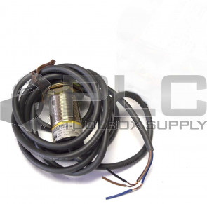 NEW OMRON E2EZ-X8C1 PROXIMITY SWITCH 12 TO 24 VDC