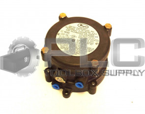 NEW DWYER EXPLOSION PROOF DIFFERENTIAL PRESSURE SWITCH 195020-2F