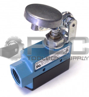 NEW MICRO SWITCH BZE6-2RQ4 ENCLOSED SWITCHES SERIES E6 MANUAL PALM BUTTON