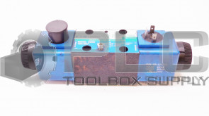 VICKERS DG4V-3S-6C-M-U-B5-60 SOLENOID VALVE 02-109824 W/2 02-101726 4 WAY 120VAC