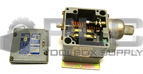 NEW SQUARE D 9012-DCW-5 PRESSURE SWITCH 