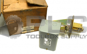 NEW SQUARE D 9038 BG-22 FLOAT SWITCH FLANGE MOUNTED 848AS