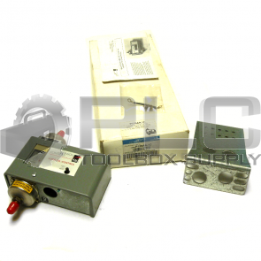 NEW JOHNSON CONTROLS P128AA-1C OIL FAIL PRESSURE SWITCH