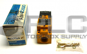 NEW OMRON E3N2-D2E4-US PHOTOELECTRIC SWITCH 