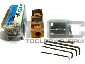 NEW OMRON E3N2-D2B4-US PHOTOELECTRIC SWITCH 
