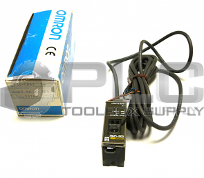 NEW OMRON E3S-CR62 PHOTOELECTRIC CLEAR MATERIAL W/CABLE