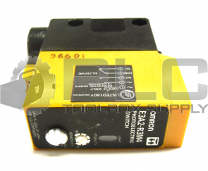 NEW OMRON E3A2-R3M4  PHOTOELECTRIC SENSOR 