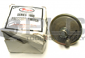 NEW DWYER SERIES 1824-0-1-S PRESSURE SWITCH