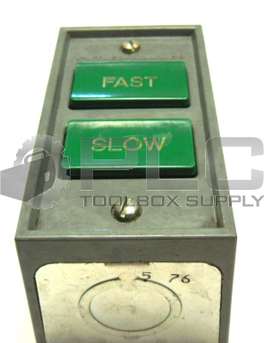 NEW CUTLER HAMMER 86-2588-2 PUSH BUTTON STATION FAST/SLOW 600V 