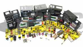 LOT OF ALLEN BRADLEY BANNER TELEMECANIQUE MODULES AND SENSORS 