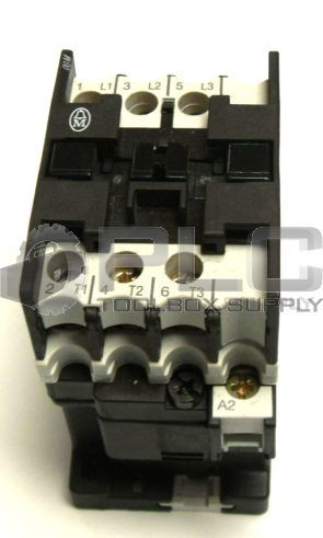 NEW MOELLER DIL00M CONTACTOR WITH AUX 