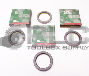 LOT OF 4 NEW CR 504268 OIL SEAL