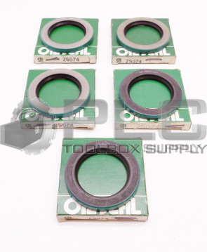 LOT OF 5 NEW CR SERVICES CR 25074 OIL SEAL