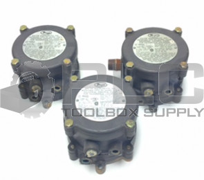 LOT OF 3 DWYER 1950-1-2F HAZARDOUS LOCATION SWITCH
