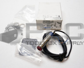 NEW TELEMECANIQUE XU9M18MA230 PHOTOELECTRIC SENSOR 