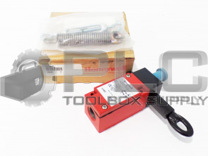 NEW HONEYWELL CLSB8T CABLE PULL LIMIT SWITCH 
