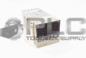 NEW OMRON E5CS-R1KJX-F TEMPERATURE CONTROLLER