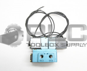 NEW MAC 921B-PM-111BA SOLENOID VALVE BLOCK w/ (2) PME-111BAAA PILOT VALVE
