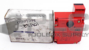 NEW TELEMECANIQUE XCS-E7333 SAFETY INTERLOCK SWITCH 110/120V XCSE7333